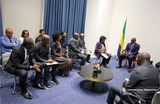 Le Chef de l'État reçoit les personnels consulaires et diplomatiques du Gabon en service en Côte (…)
