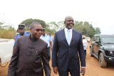 Edgard Moukoumbi et Gilles Nembe en visite de terrain à Bakoumba