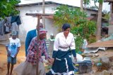 Distribution de kits scolaires au camp de Boy : un retour aux sources empreint de solidarité pour Zénana Gninga Chaning