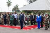 Brice Clotaire Oligui Nguema à la cérémonie de levée des couleurs au Premier Régiment (…)