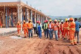 Visite des chantiers de l'Éducation nationale à Moanda