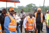 Le ministre Moukoumbi en visite d'inspection sur les grands chantiers routiers de l'Estuaire