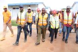 Le Ministre des Travaux Publics et de la Construction en visite des chantiers et voiries d'Oyem.