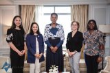 Echange entre Zita Oligui Nguema, Jessica Leighton et Mary-Margaret Pwamang