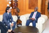 Entretien entre le Premier Ministre, Raymond Ndong Sima et l'expert brésilien Fabricio Rocha (…)