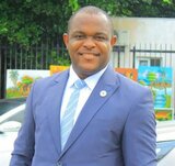 La communication publique dans les conseils municipaux et départementaux du Gabon, à l'ère de la Vème République :&nbsp;(…)