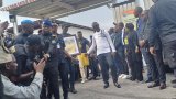 Gabon: la dépouille du footballeur Aaron Boupendza, mort en Chine, accueillie entre larmes et (…)